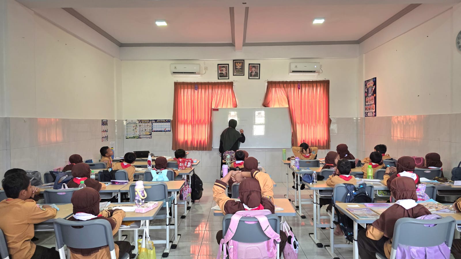 KEGIATAN SUPERVISI USTADZAH ALVIRA NURHALIZA, S.Pd